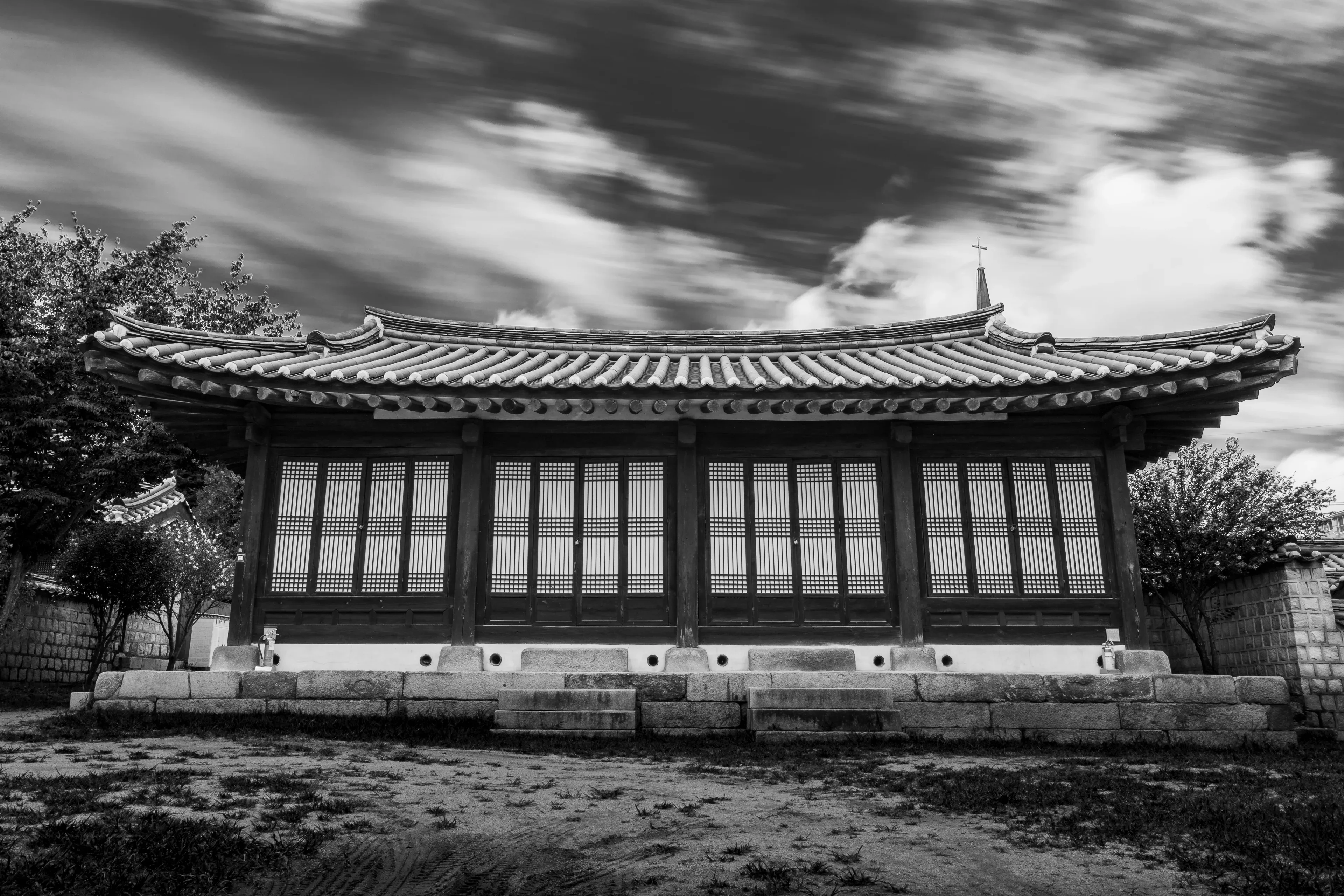 Seoul's Architectural Contrasts: Joseon to Zaha Hadid